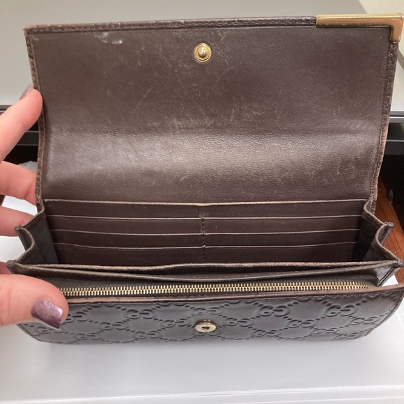 Gucci wallet.  Approximately 8x4 - Picture 11 of 13